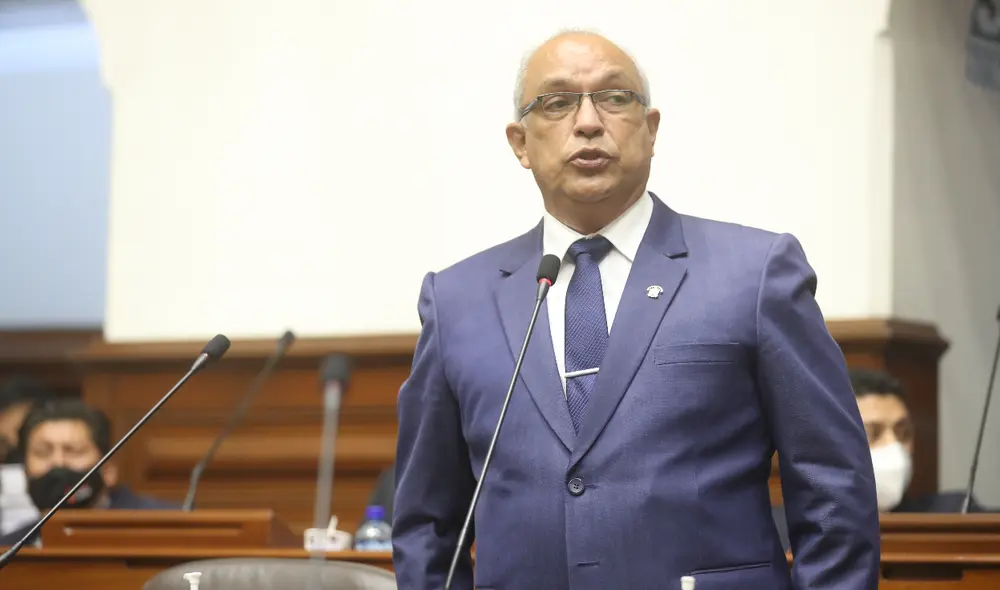 Roberto Kamiche votó a favor de que se admita a debate la moción de censura contra María del Carmen Alva. Foto: Congreso / Video: TV Perú