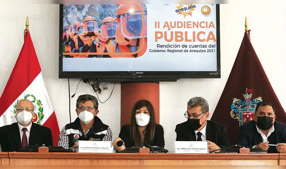 Balance. Kimmerlee Gutiérrez acompañada de gerentes realizó Audiencia pública. Anunció que la próxima semana cambiará gerentes. Balance. Kimmerlee Gutiérrez acompañada de gerentes realizó Audiencia pública. Anunció que la próxima semana cambiará gerentes.