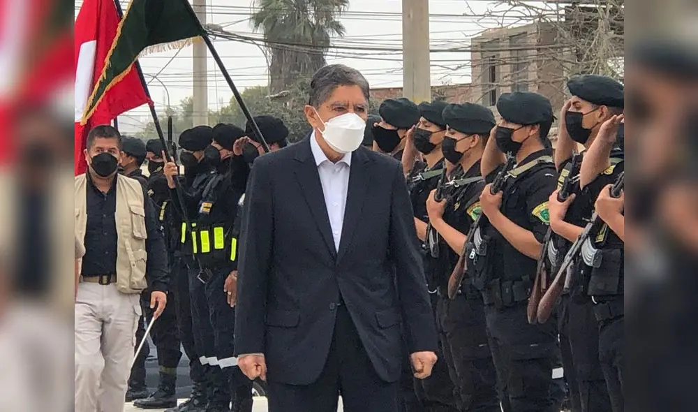 Avelino Guillén inauguró base policial en Villa El Salvador. Foto: Gianella Aguirre / URPI-LR Avelino Guillén inauguró base policial en Villa El Salvador. Foto: Gianella Aguirre / URPI-LR