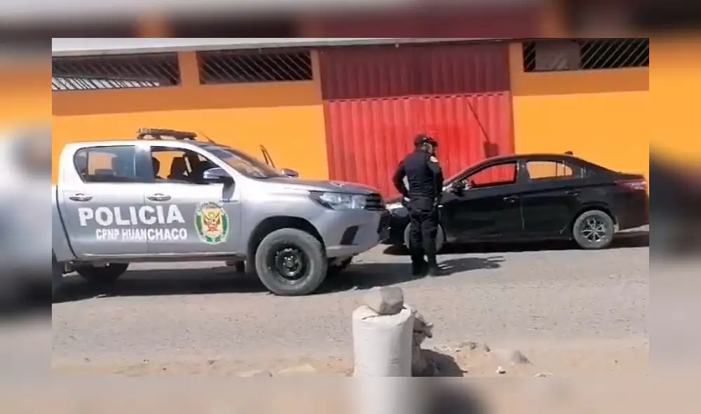 Agentes policiales de la comisaría de Huanchaco fueron los primeros en llegar a la escena del crimen. Foto: difusión Agentes policiales de la comisaría de Huanchaco fueron los primeros en llegar a la escena del crimen. Foto: difusión