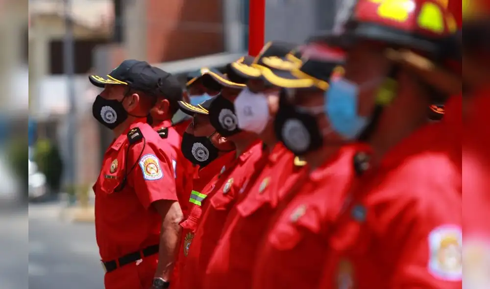 En años anteriores, los bomberos solían atender hasta 35 emergencias al día en estas fechas, por lo que permanecerán en alerta las 24 horas del día. Foto: Zintia Fernández/La República