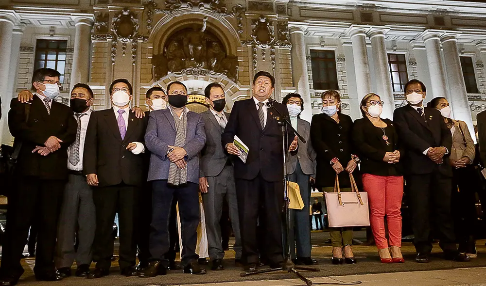 Crisis interna. Waldemar Cerrón circuló ayer un pronunciamiento a nombre de la bancada, con un contenido contradictorio respecto de la votación sobre la moción de censura contra Alva. Foto: Gerardo Marín/ La República Crisis interna. Waldemar Cerrón circuló ayer un pronunciamiento a nombre de la bancada, con un contenido contradictorio respecto de la votación sobre la moción de censura contra Alva. Foto: Gerardo Marín/ La República