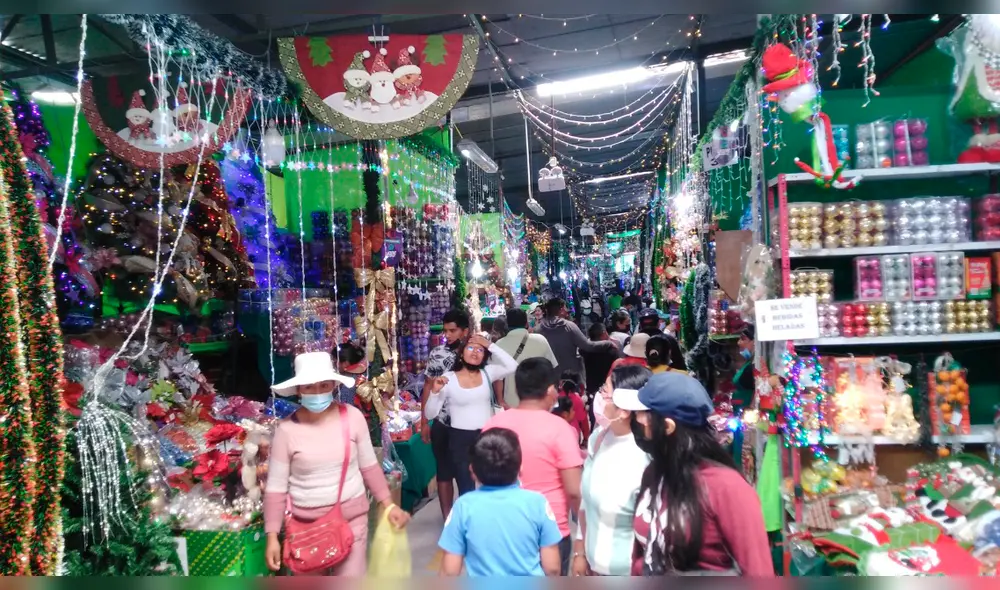 Mercadillos.  Antes traían productos importados de Asia, con la pandemia se abastecen del mercado local.