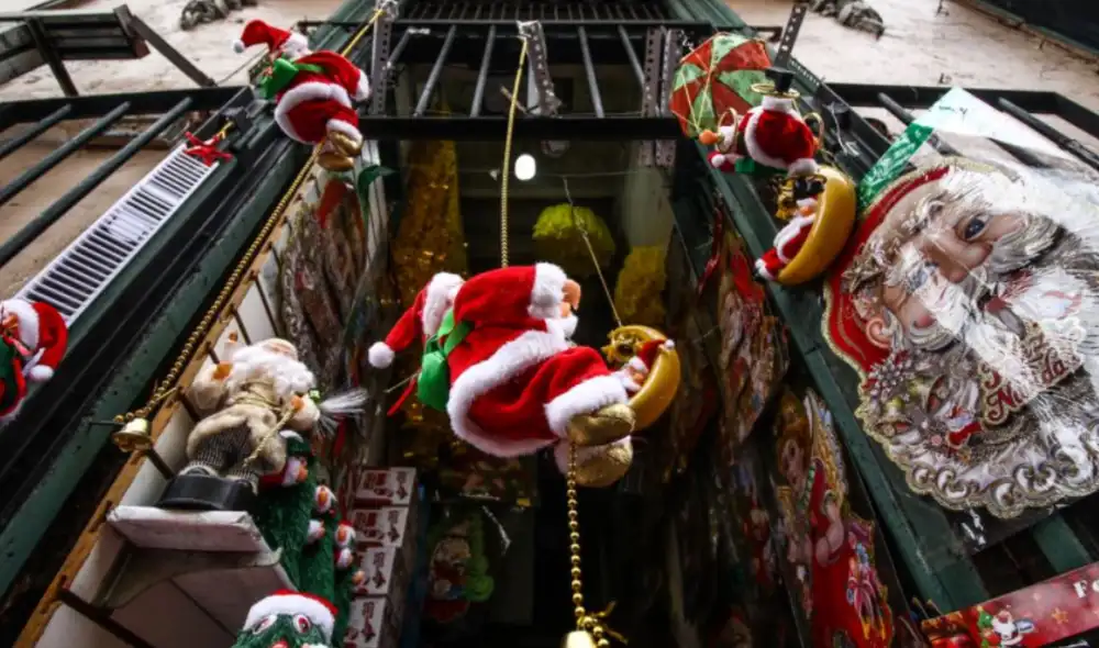 Las decoraciones navideñas visten tiendas y casas. Foto: La República / Aldair Mejía Las decoraciones navideñas visten tiendas y casas. Foto: La República / Aldair Mejía