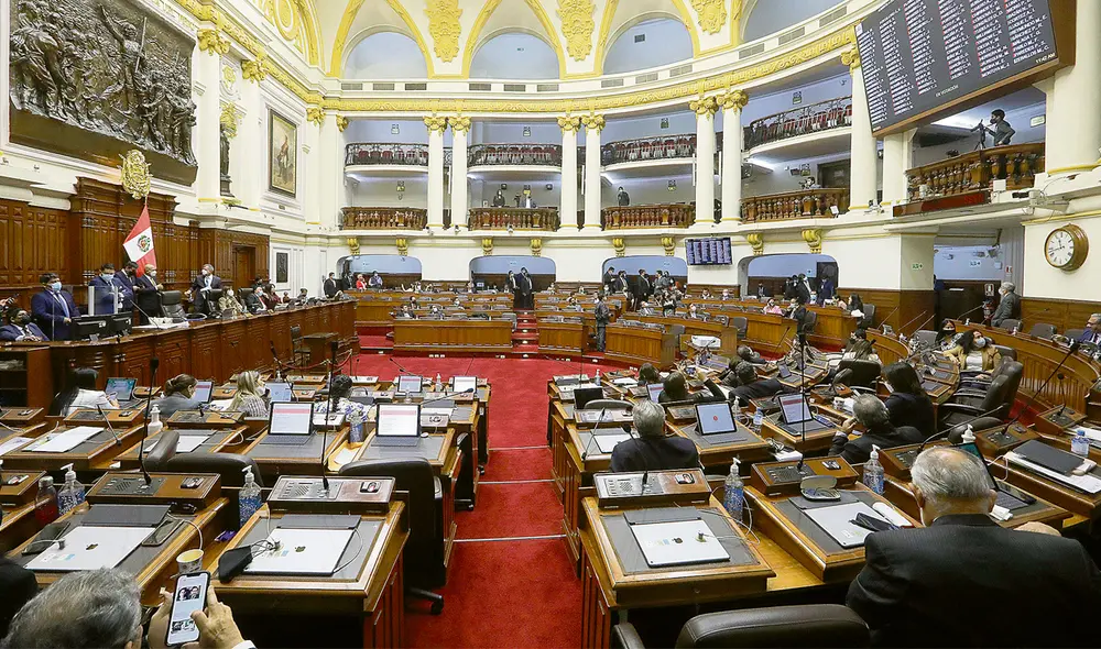 Lo hicieron otra vez. Entre gallos y medianoche el Congreso acordó anular la prueba docente con los votos de Perú Libre, Fuerza Popular y otros. Foto: difusión