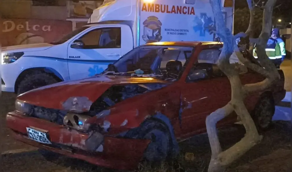 Conductor que impactó contra un árbol fue auxiliado por Serenazgo. Foto: Seguridad Ciudadana Nuevo Chimbote. Conductor que impactó contra un árbol fue auxiliado por Serenazgo. Foto: Seguridad Ciudadana Nuevo Chimbote.
