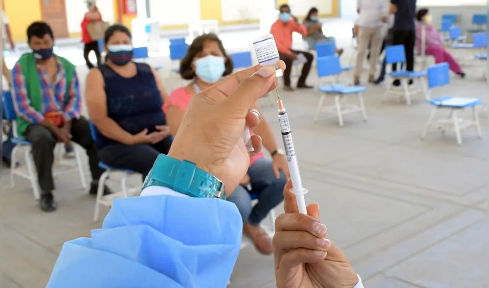 De las 74.000 terceras dosis aplicadas en la región, solo unas 70.000 fueron administradas a ciudadanos que no son personal sanitario. Foto: Geresa Lambayeque. De las 74.000 terceras dosis aplicadas en la región, solo unas 70.000 fueron administradas a ciudadanos que no son personal sanitario. Foto: Geresa Lambayeque.