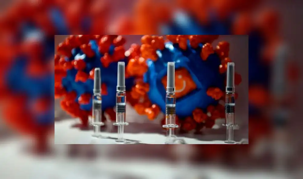 Todas las vacunas presentan una reducción en su eficacia para combatir la nueva variante ómicron. Foto: AFP