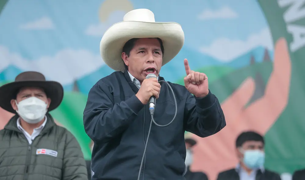 Pedro Castillo entregó 11 tractores destinados a las organizaciones agrarias de la comunidad campesina de Michiquillay en Cajamarca. Foto: Presidencia