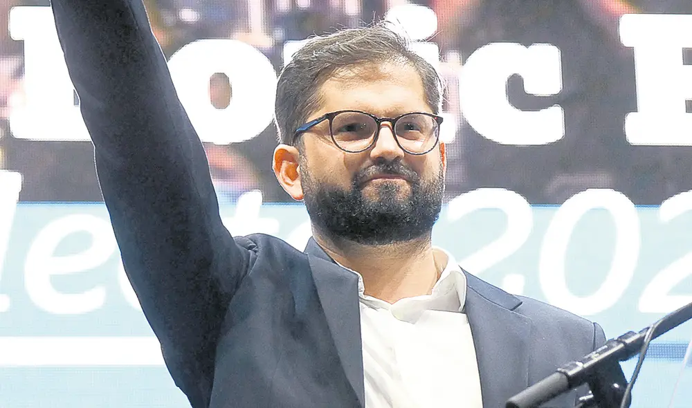 Triunfo. El mensaje de Gabriel Boric compartió esperanza a un país polarizado. Foto: AFP Triunfo. El mensaje de Gabriel Boric compartió esperanza a un país polarizado. Foto: AFP