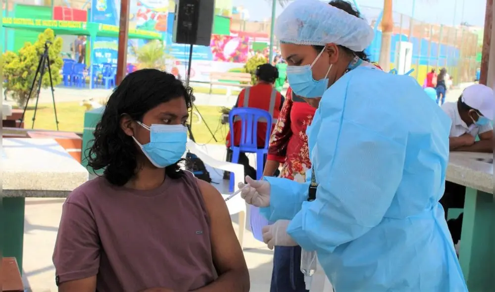 La presencia de la variante ómicron obligó a las autoridades sanitarias a tomar nuevas decisiones sobre el proceso de vacunación. Foto: Diresa Áncash. La presencia de la variante ómicron obligó a las autoridades sanitarias a tomar nuevas decisiones sobre el proceso de vacunación. Foto: Diresa Áncash.