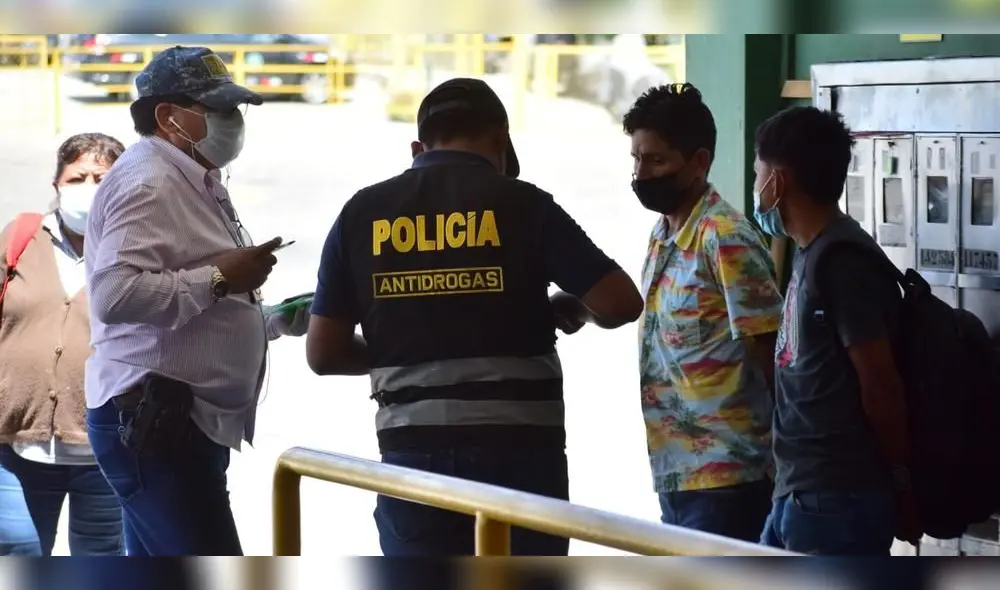Arequipa. Sujetos fueron sorprendidos con estupefacientes. Foto: HBA