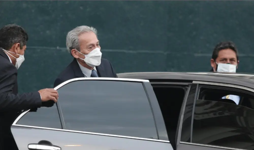 Carlos Gallardo asumió el Ministerio de Educación en relevo de Juan Cadillo. Foto: La República