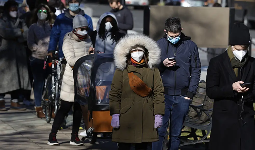 En Estados Unidos han reportado un aumento de las hospitalizaciones por COVID-19 en las últimas semanas. Foto: AFP