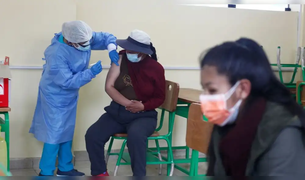 Salida. La vacunación es la alternativa para hacerle frente a las nuevas variantes de la Covid -19. En Puno avanza proceso.