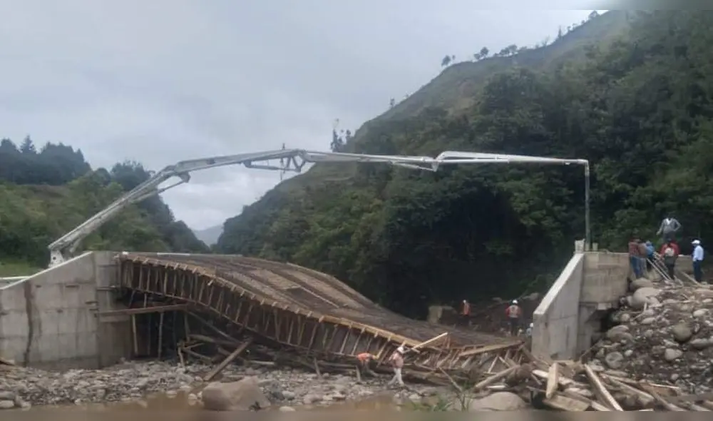 En Ninabamba (Santa Cruz) estructura del puente sobre el río Seco colapsó. Foto: Facebook Conexión Santa Cruz. En Ninabamba (Santa Cruz) estructura del puente sobre el río Seco colapsó. Foto: Facebook Conexión Santa Cruz.