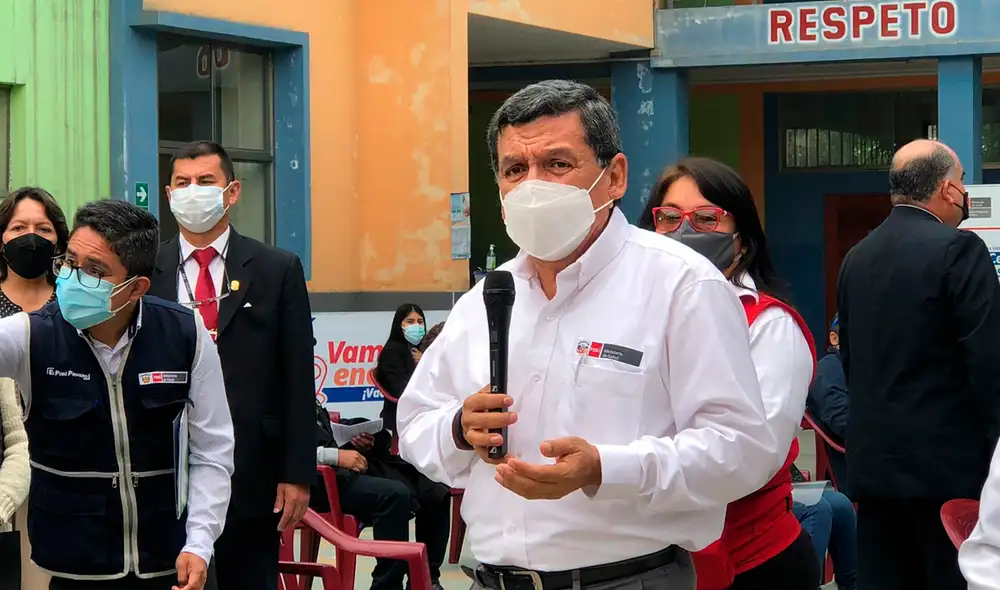 El titular de Salud participó en un evento de difusión de la aplicación de la tercera dosis contra la COVID-19. Foto: Gianella Aguirre / URPI-LR