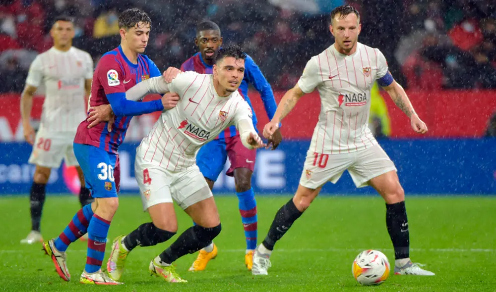 Barcelona y Sevilla igualan en partido pendiente por LaLiga Santander 2021-22. Foto: AFP