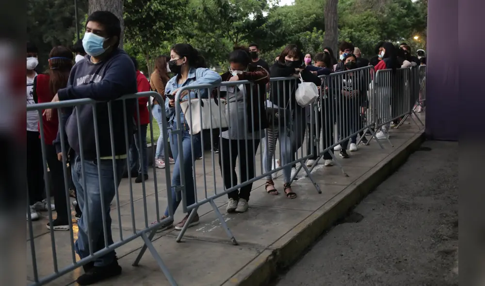 Vacunación en el Campo de Marte. Foto: La República / Gerardo Marin Vacunación en el Campo de Marte. Foto: La República / Gerardo Marin