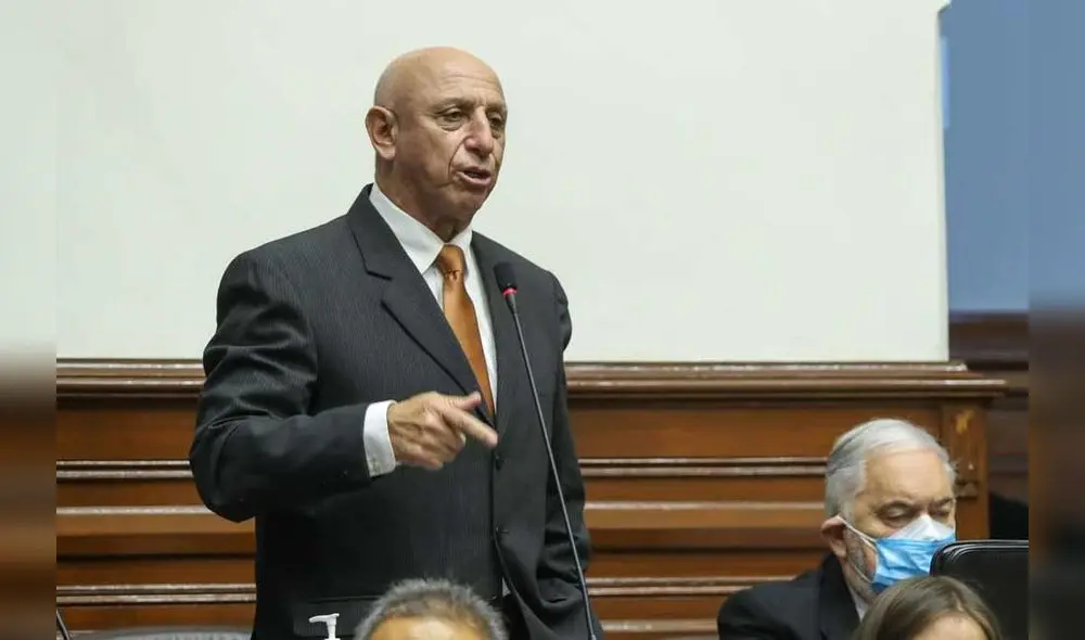 El parlamentario señaló que los recientes cuestionamientos contra Castillo Terrones son "la gota que derramó el vaso". Foto: Congreso