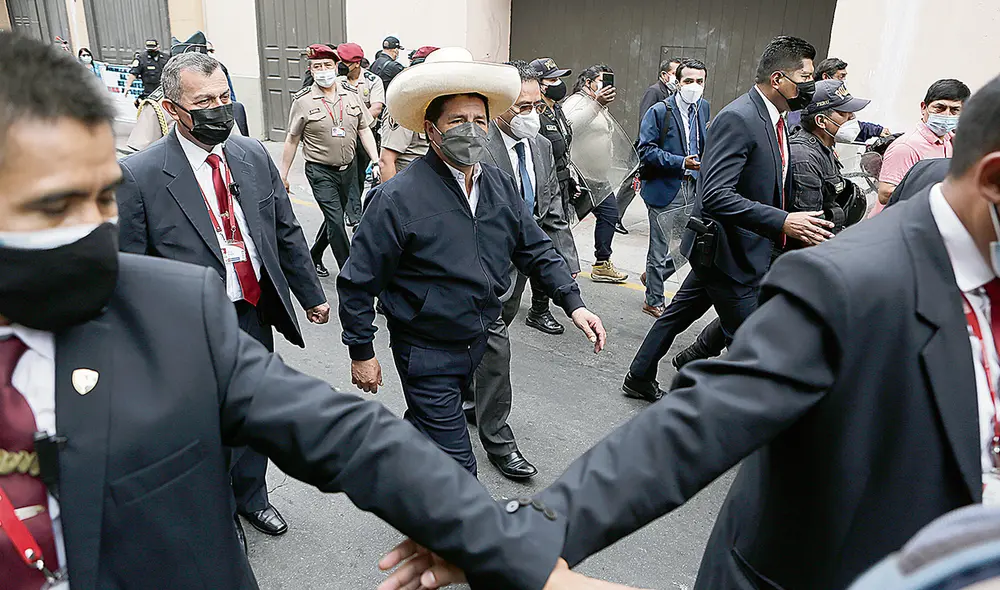 Camino difícil. El presidente Pedro Castillo tiene un camino complicado por la falta de transparencia en las reuniones de sus primeros días de gobierno. Foto: Marco Cotrina/La República