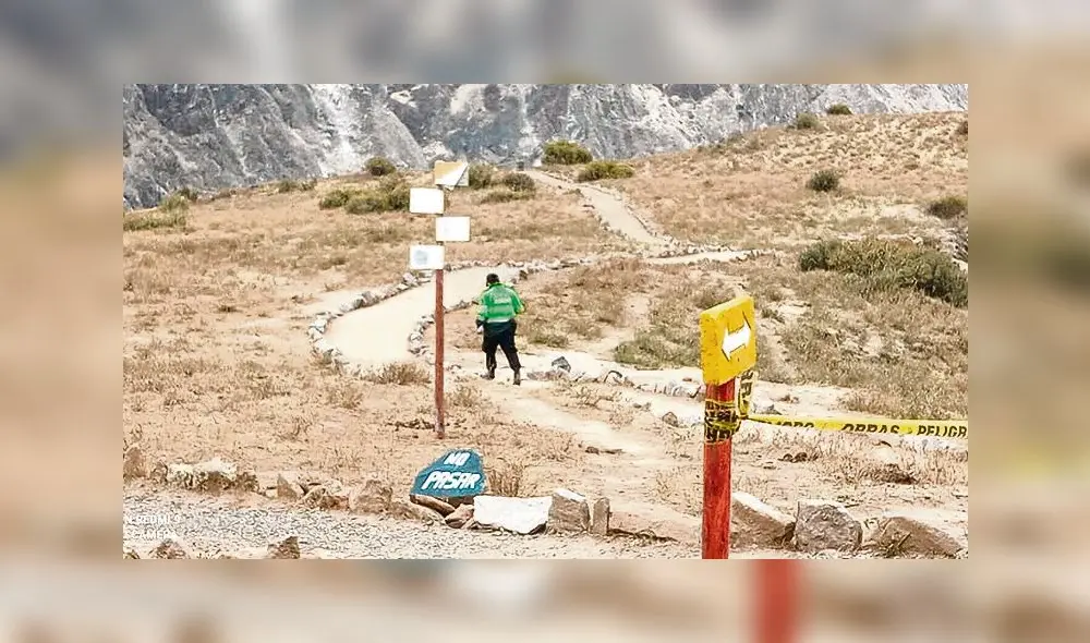Escalofriante. Cuerpos estaban suspendidos en el mirador.
