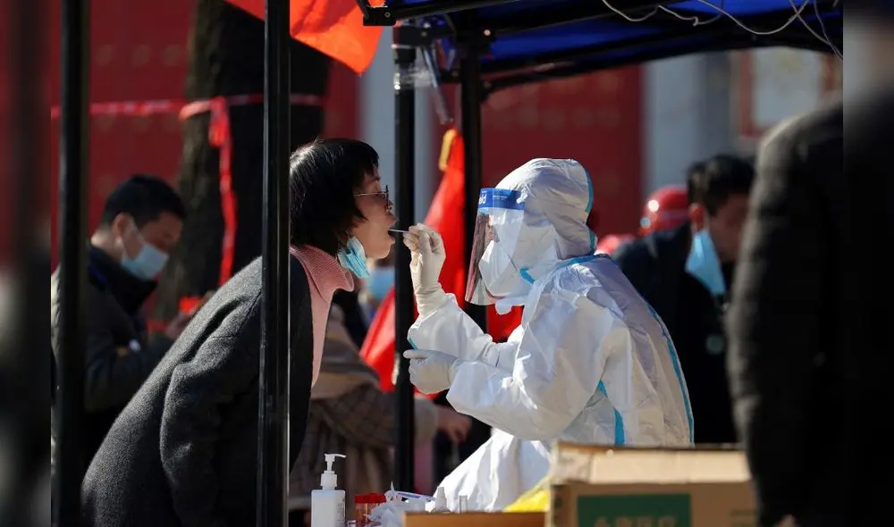 Más de 85% de los vuelos hacia y desde el principal aeropuerto de la ciudad fueron suspendidos. Foto: AFP