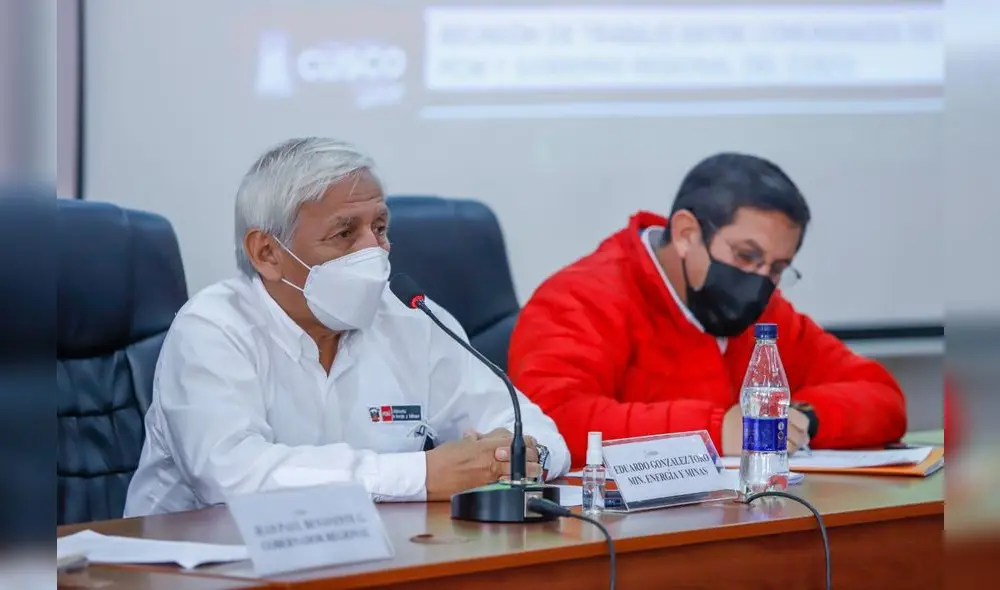 Eduardo González Toro (de blanco) preside el Ministerio de Energía y Minas. Foto: Minem Eduardo González Toro (de blanco) preside el Ministerio de Energía y Minas. Foto: Minem