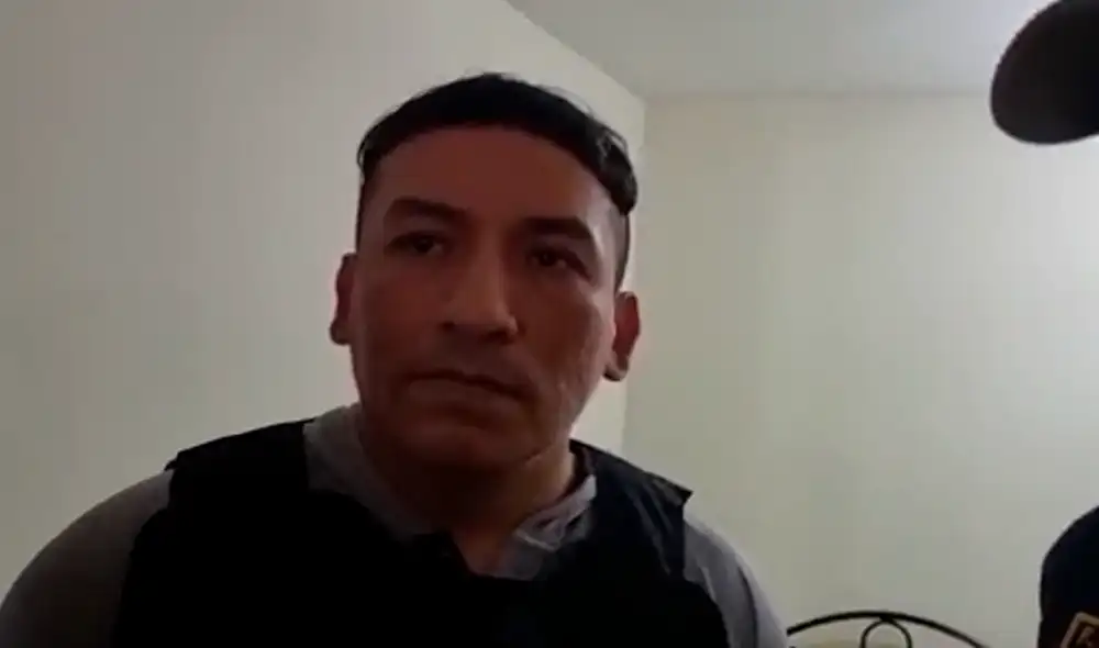 En la vivienda de Cano Merino también se encontró la ropa con la que aparece en los videos. Foto: captura video Policía