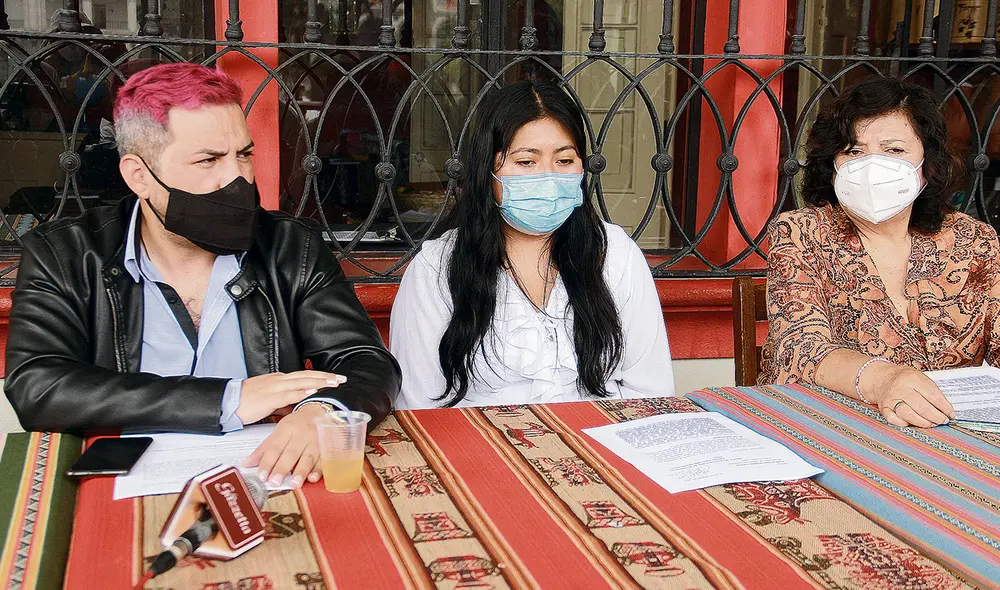 Versión. Jhaqueline Puma y su abogada Marleny Fernández informaron en conferencia de prensa sobre grave imputación. Foto: Zintia Fernández/La República