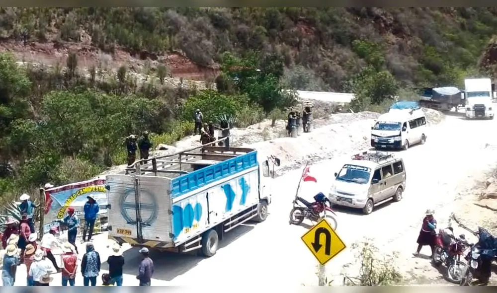 Bloqueo persiste. Comunidad de Collana continúa interrupción en el Corredor Minero del Sur. Hoy decidirán si se unen a tregua para reiniciar el diálogo. Foto: La República