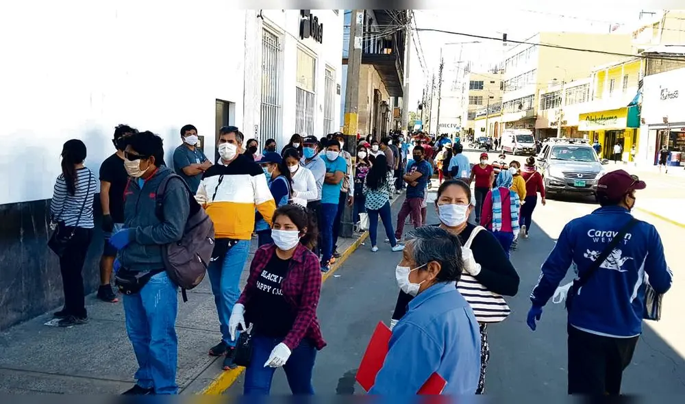 Cobros. Banco de la Nación tendrá largas colas este mes a causa de pagos. Foto: La República
