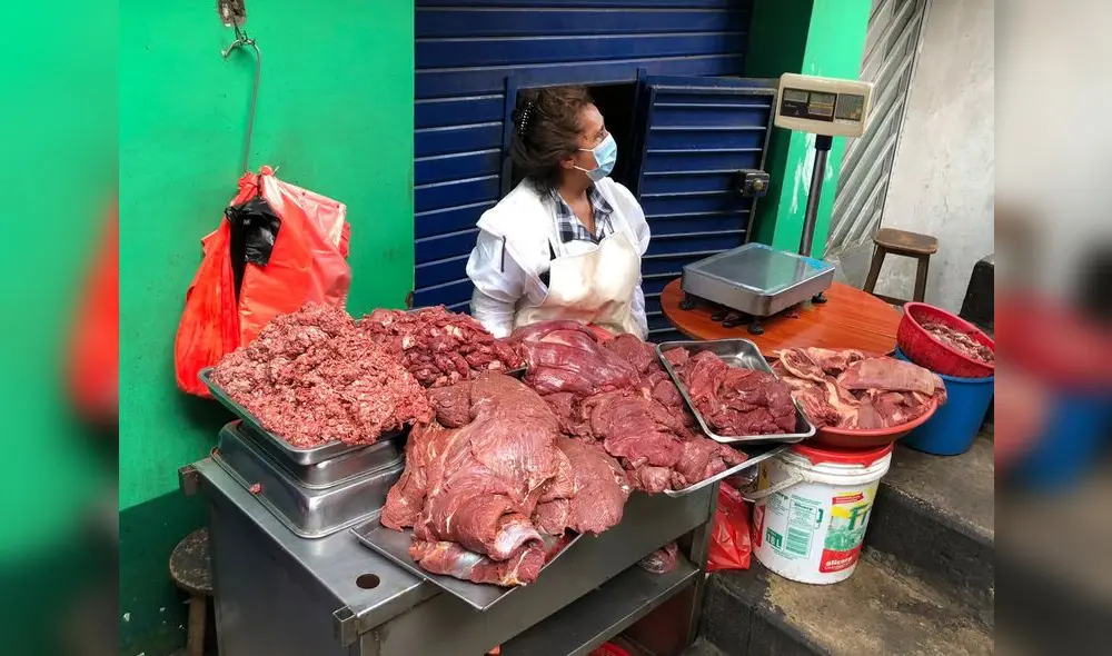 Autoridades instaron a la ciudadanía a revisar el producto que están adquiriendo. Foto: Gianella Aguirre / URPI - LR