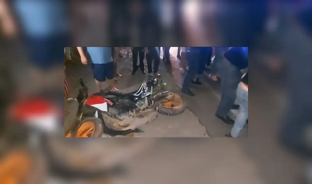 La motocicleta quedó tirada sobre la Carretera Panamericana. Foto: captura Radio Ke Buena