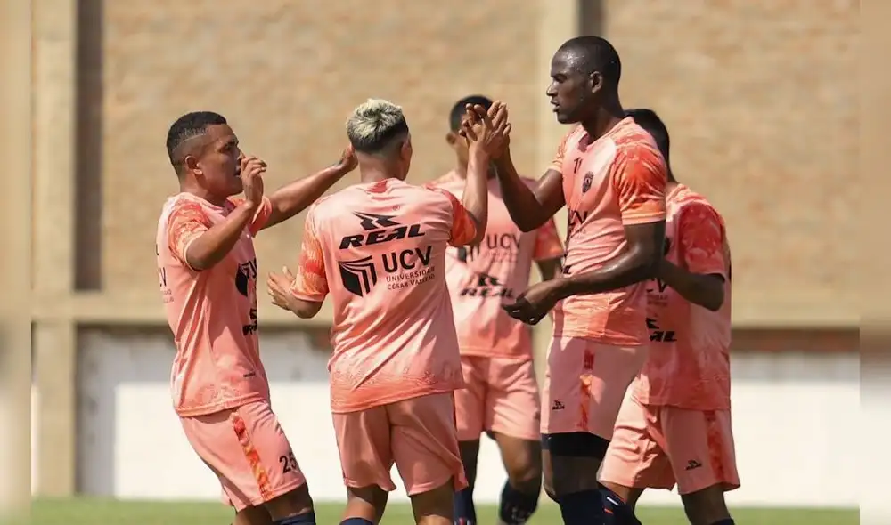 Poetas celebraron al finalizar la jornada amistosa. Foto: UCV