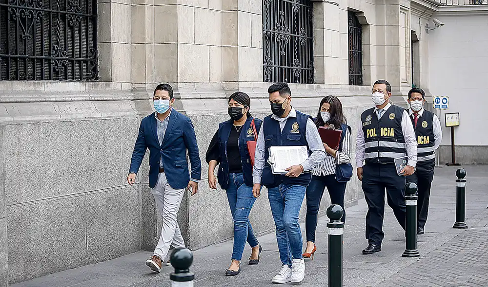 En palacio. Los fiscales Norah Córdova, Luis Mina y Luis Medina han sido quejados por el abogado del presidente Castillo. Foto: Antonio Melgarejo/La República