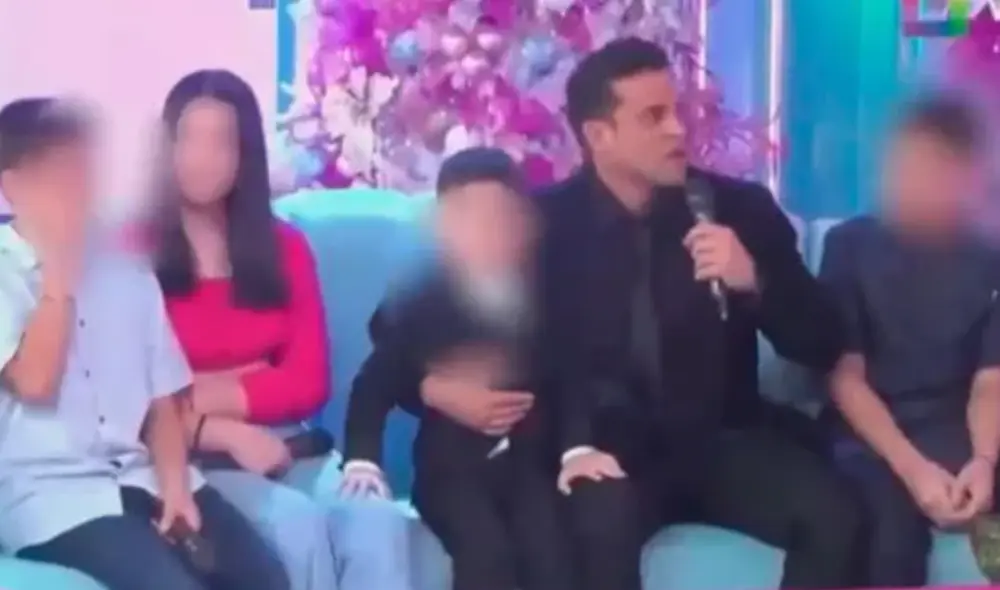 Valentino y Camila Domínguez aparecieron en el set de Amor y Fuego para darle una cálida sorpresa a su padre junto los hijos de Karla y Leonard. Foto: Amor y fuego/ captura. Valentino y Camila Domínguez aparecieron en el set de Amor y Fuego para darle una cálida sorpresa a su padre junto los hijos de Karla y Leonard. Foto: Amor y fuego/ captura.