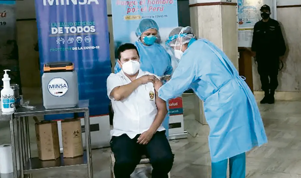 Seguro. El médico Julio Cano superó la COVID-19. Fue uno de los primeros en recibir la vacuna. Foto: difusión Seguro. El médico Julio Cano superó la COVID-19. Fue uno de los primeros en recibir la vacuna. Foto: difusión