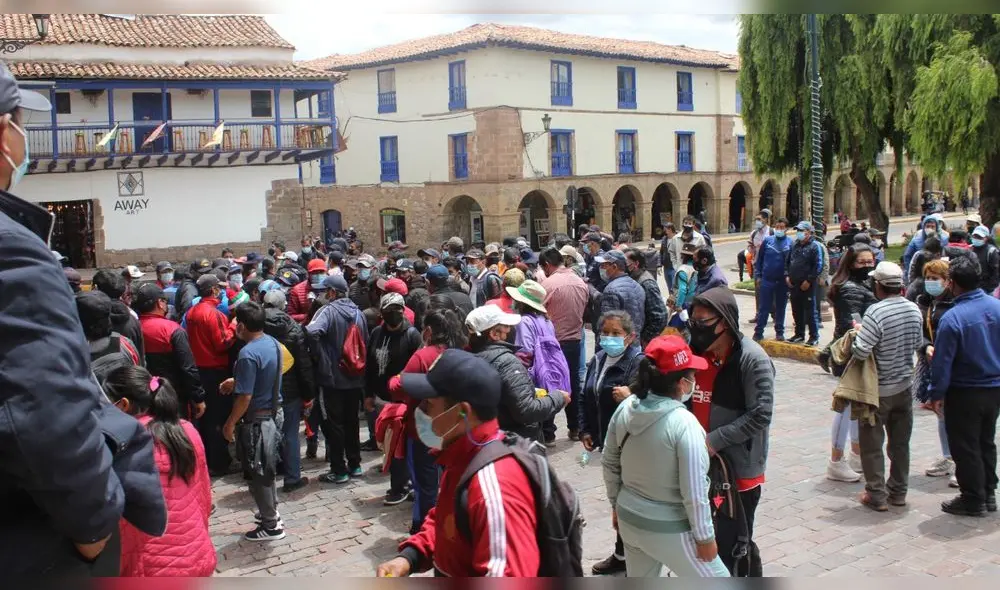 Plantón. Trabajadores amenazan con radicalizar medidas.