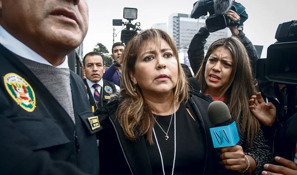 Exceso. En allanamiento a Palacio se habrían suscitado irregularidades. Según la defensa de Castillo, fiscales pretendieron tomar declaraciones de trabajadores sin presencia de su abogado. Foto: La República