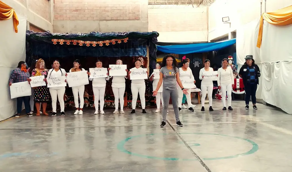 Internas participaron en el taller que estuvo a cargo de la actriz y directora de teatro Alizia Cuadros Málaga. Foto: INPE Internas participaron en el taller que estuvo a cargo de la actriz y directora de teatro Alizia Cuadros Málaga. Foto: INPE
