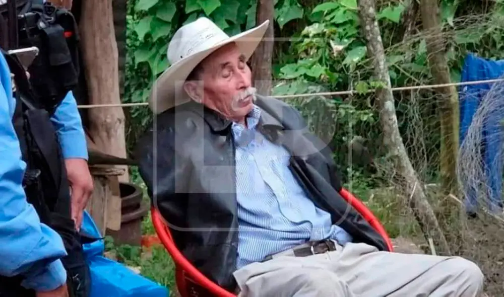 Los vecinos relataron que el anciano le disparó en reiteradas ocasiones y enseguida remató a su hijo con un machete. Foto: Laprensa Los vecinos relataron que el anciano le disparó en reiteradas ocasiones y enseguida remató a su hijo con un machete. Foto: Laprensa