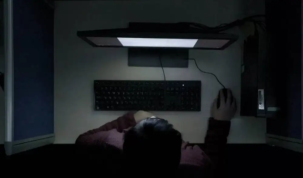 Los moderadores de TikTok y otras redes sociales deben revisar cientos o miles de videos, los cuales pueden tener material gráfico explícito. Foto: Genbeta Los moderadores de TikTok y otras redes sociales deben revisar cientos o miles de videos, los cuales pueden tener material gráfico explícito. Foto: Genbeta