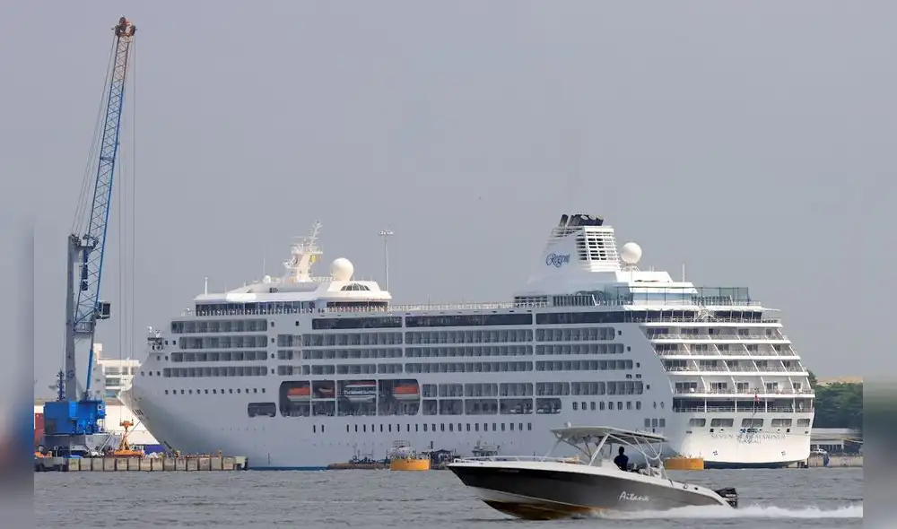 Los pasajeros recibieron una carta de disculpa del capitán del crucero informándoles de que recibirán un crédito de 100 dólares por habitación. Foto: EFE Los pasajeros recibieron una carta de disculpa del capitán del crucero informándoles de que recibirán un crédito de 100 dólares por habitación. Foto: EFE