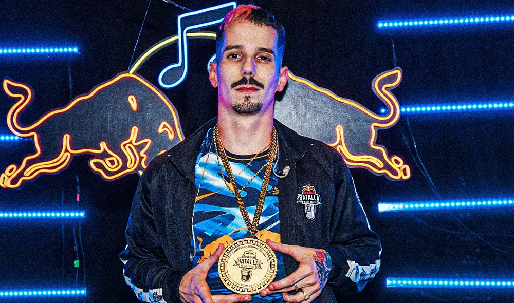 Skone y la medalla de campeón nacional de Red Bull 2020. Foto: Red Bull Batalla