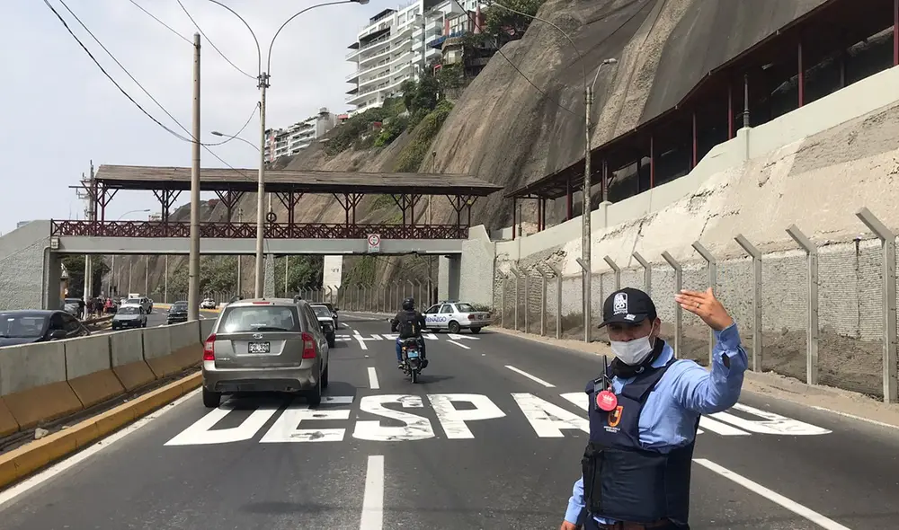 Chofer del camión intentó escapar tras impactar con el puente. Foto: Vanessa Trebejo / URPI-LR Chofer del camión intentó escapar tras impactar con el puente. Foto: Vanessa Trebejo / URPI-LR