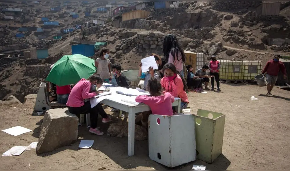 Problemas de conectividad dificultaron aprendizaje de escolares afectados por la pobreza, Foto: John Reyes/La República Problemas de conectividad dificultaron aprendizaje de escolares afectados por la pobreza, Foto: John Reyes/La República
