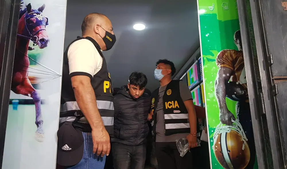 Delincuentes ya están ante las autoridades. Ellos tenían la intención de llevarse las ganancias del día. Foto: Omar Coca/URPI-LR Delincuentes ya están ante las autoridades. Ellos tenían la intención de llevarse las ganancias del día. Foto: Omar Coca/URPI-LR