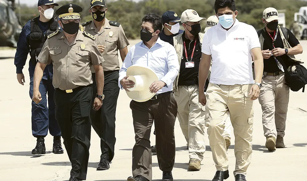 Pendientes. Castillo reapareció luego de un receso por Navidad, sin cambios en el gabinete. Foto: difusión Pendientes. Castillo reapareció luego de un receso por Navidad, sin cambios en el gabinete. Foto: difusión