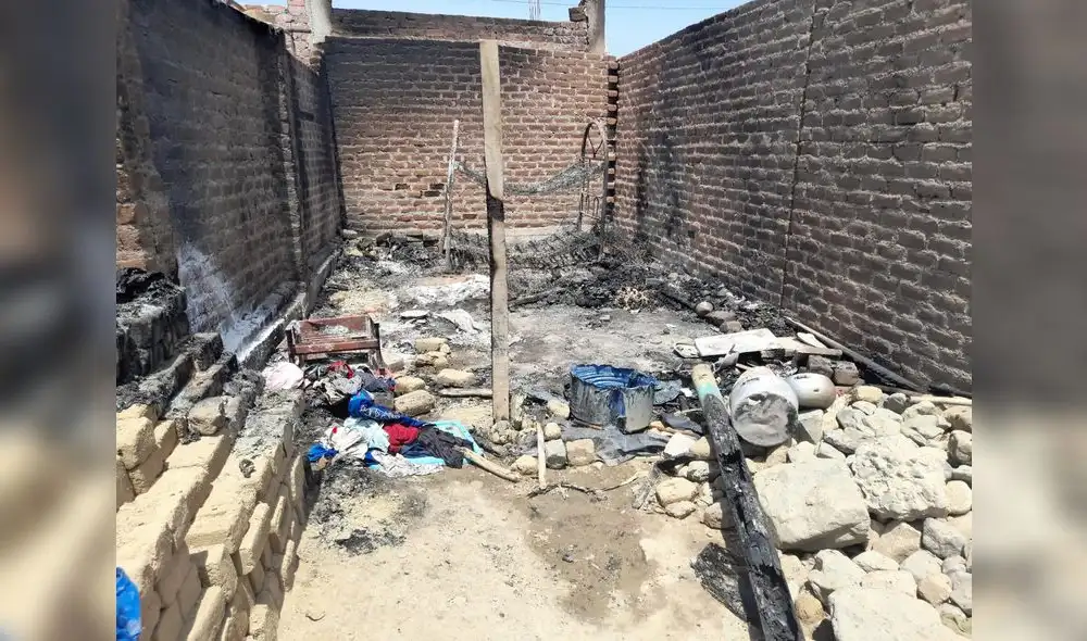 La humilde vivienda de Kathy Alcántara quedó destruida por las llamas. Foto: MDH La humilde vivienda de Kathy Alcántara quedó destruida por las llamas. Foto: MDH